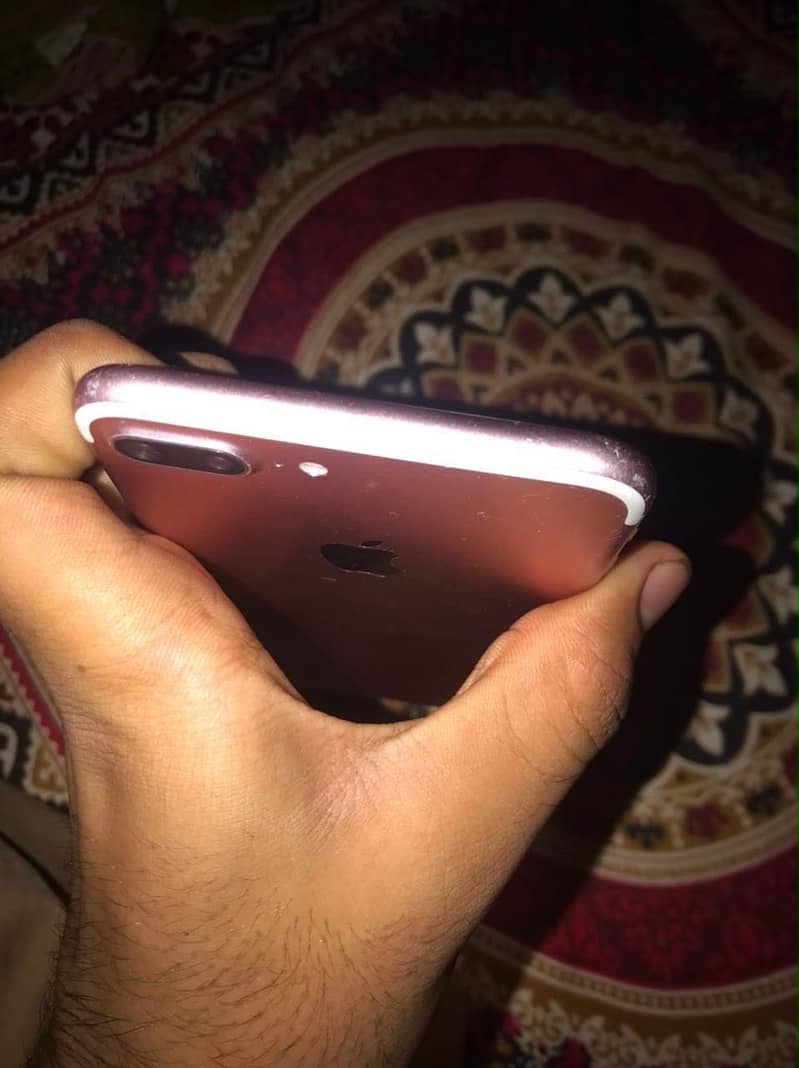 Apple iPhone 7 Plus 5