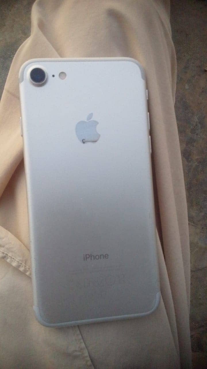 Apple iPhone 7 1