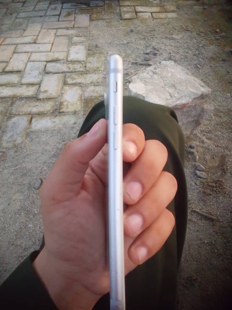 Apple iPhone 7 4