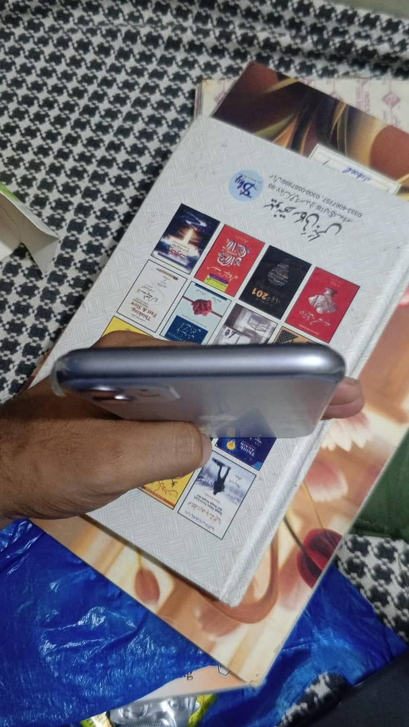 Apple iPhone 11 3