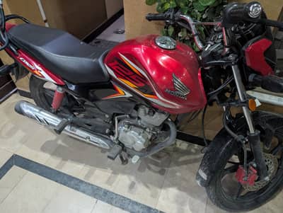 Honda cB 125F