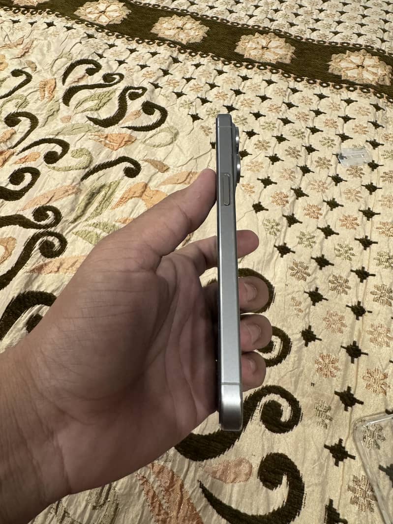 Apple iPhone 15 Pro Max 0