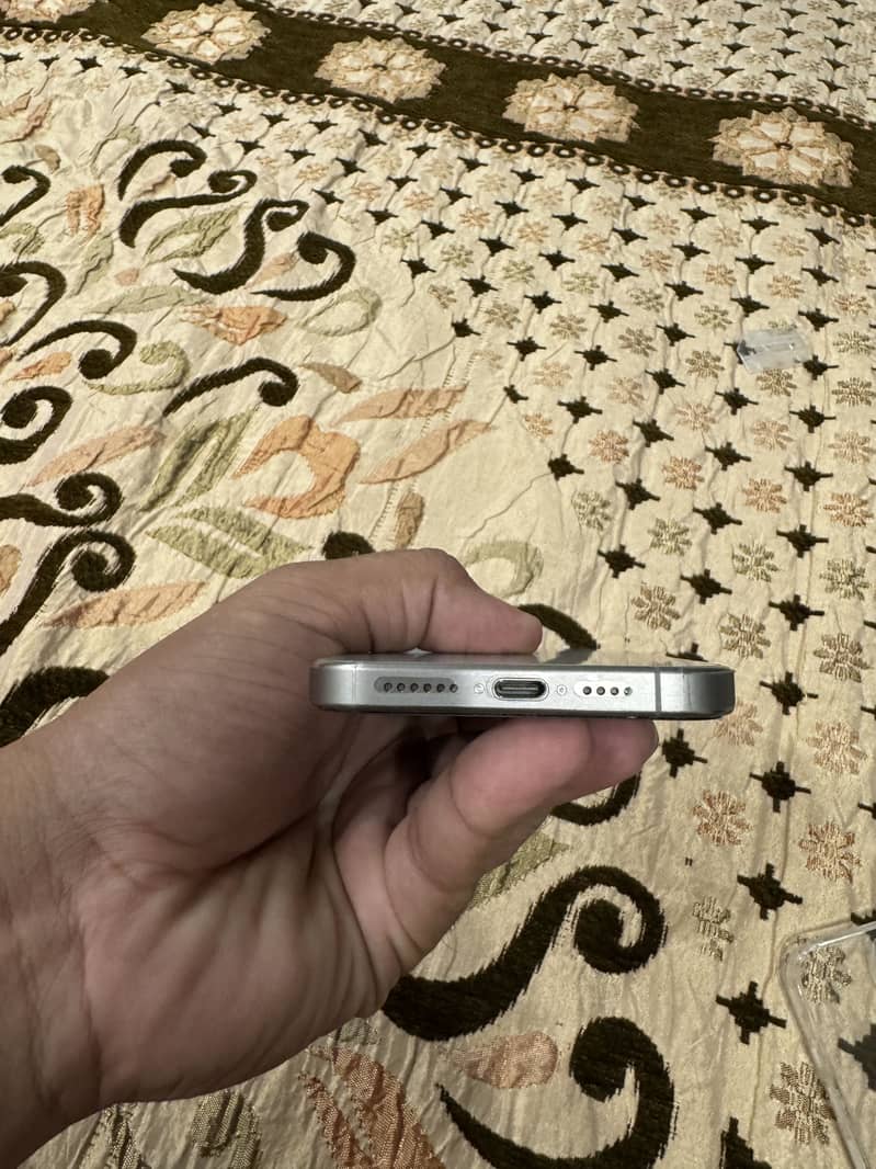 Apple iPhone 15 Pro Max 1