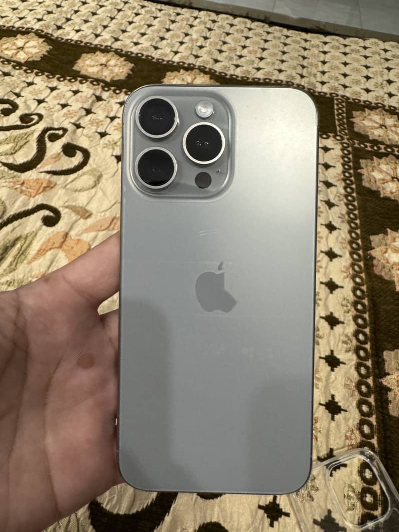 Apple iPhone 15 Pro Max 2