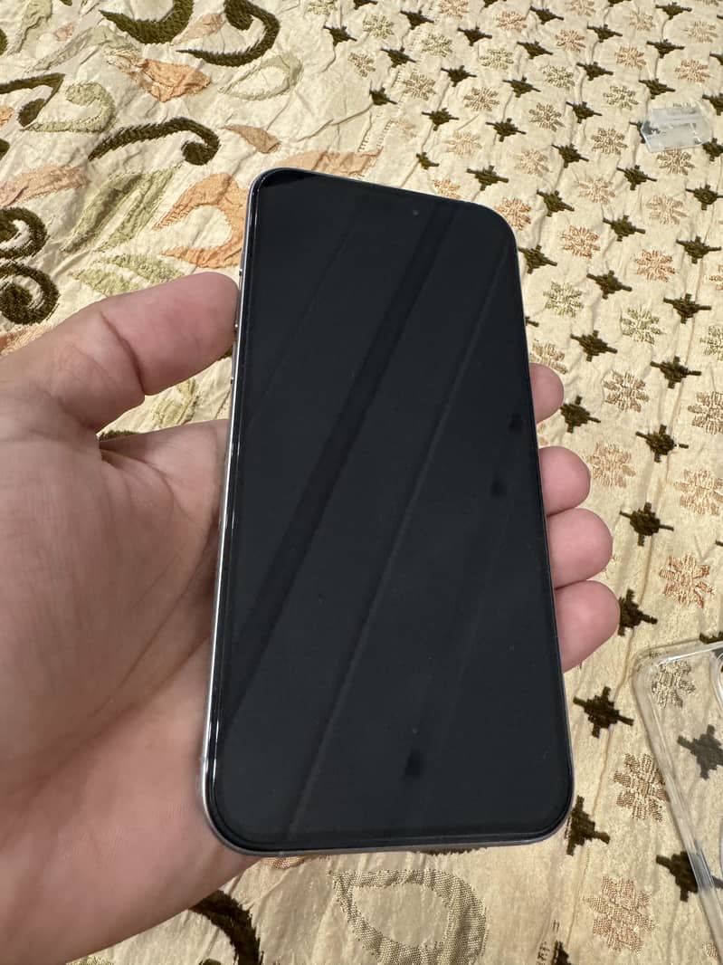 Apple iPhone 15 Pro Max 4