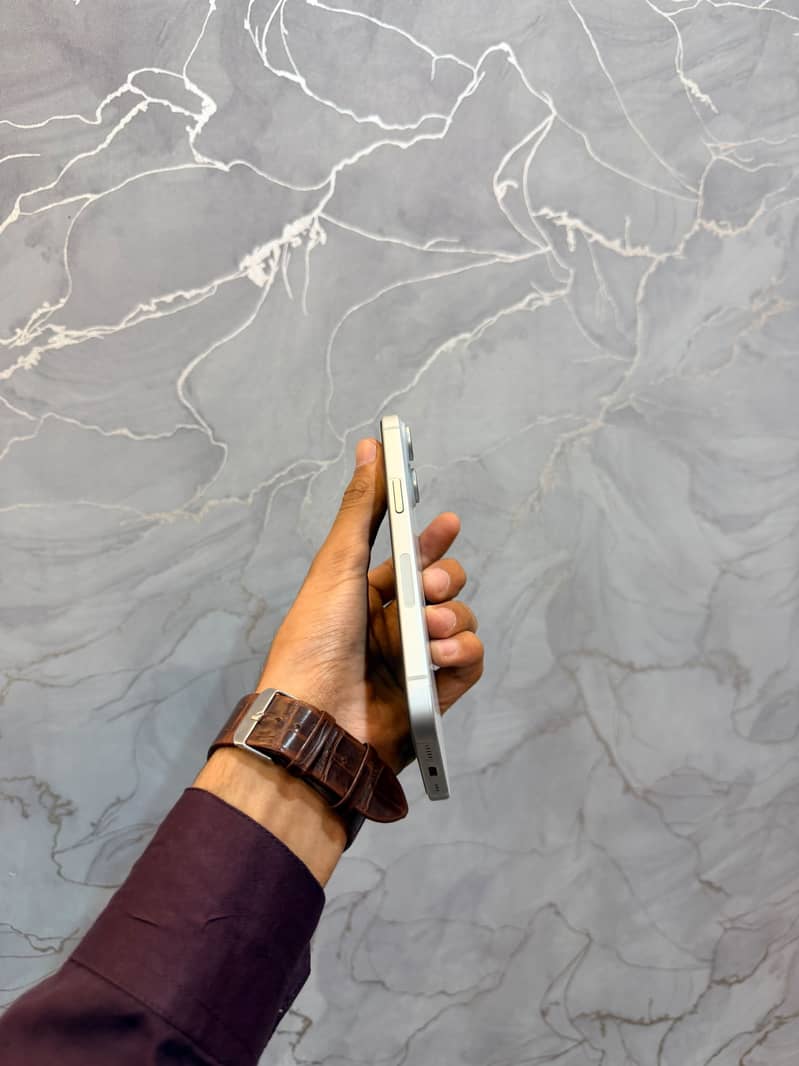 Apple iPhone 15 2