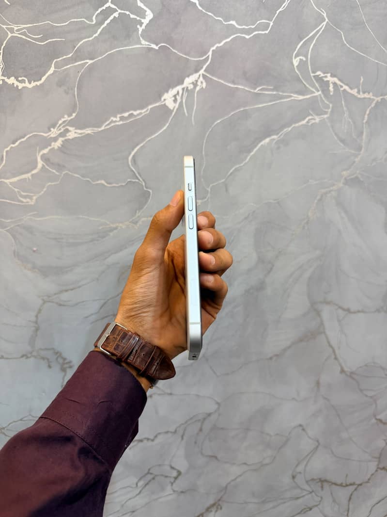 Apple iPhone 15 5