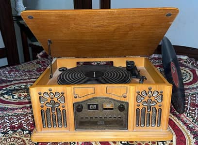 Vintage Wooden Turntable Record player Cassette Player Radio
