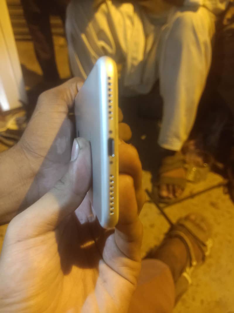 Apple iPhone 7 Plus 2