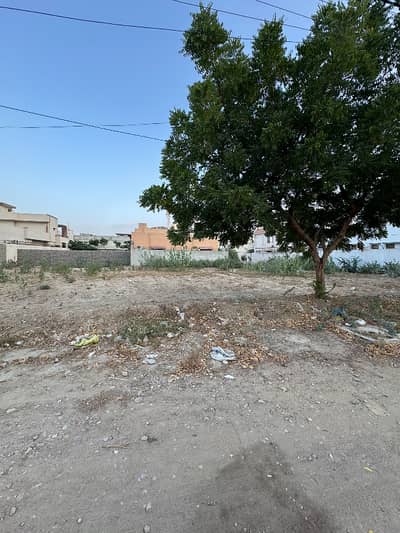 400sqyrd plot on 150ft wide road in prime sector