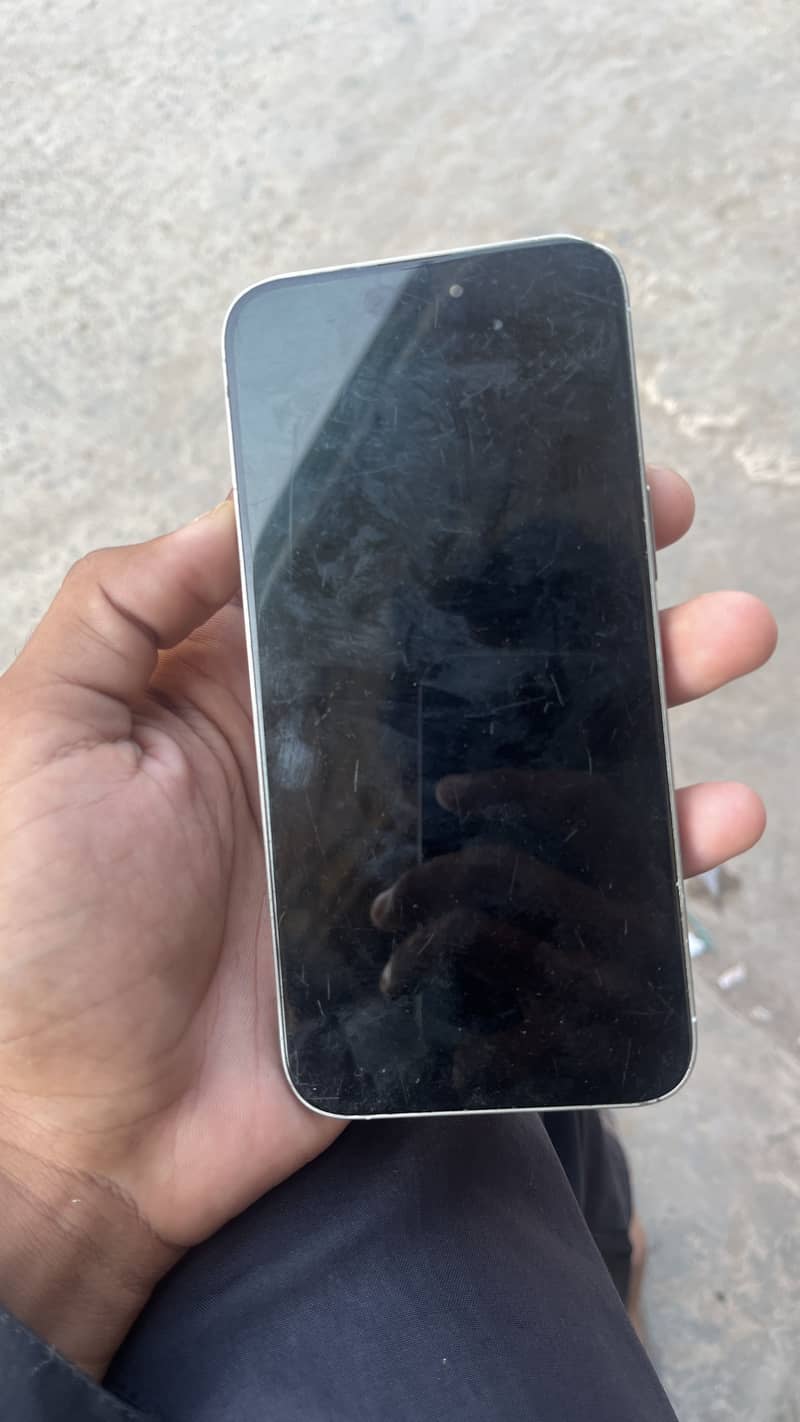 Apple iPhone 15 plus 4