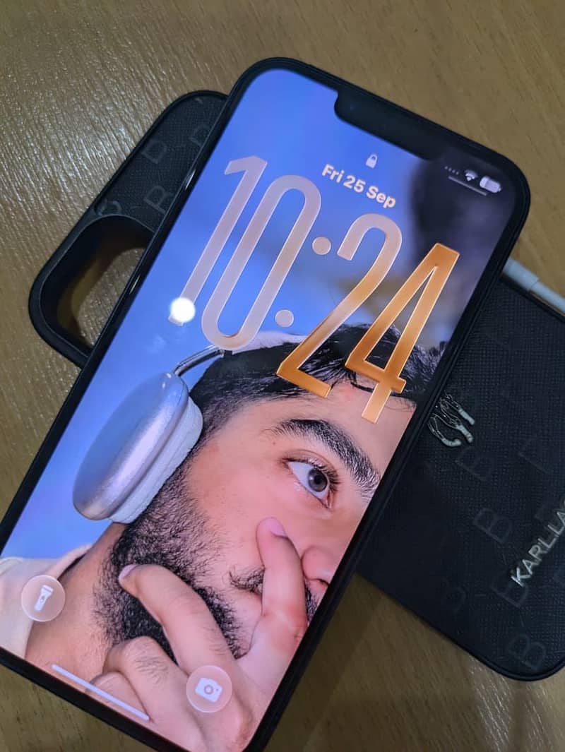 Apple iPhone 13 2