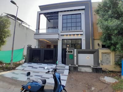 FACING PARK BRAND NEW HOUSE 5 MARLA AVAILABLE FOR SALE IN C BLOCK BAHRIA ORCHARD