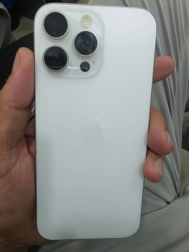 Apple iPhone 16 Pro Max 2