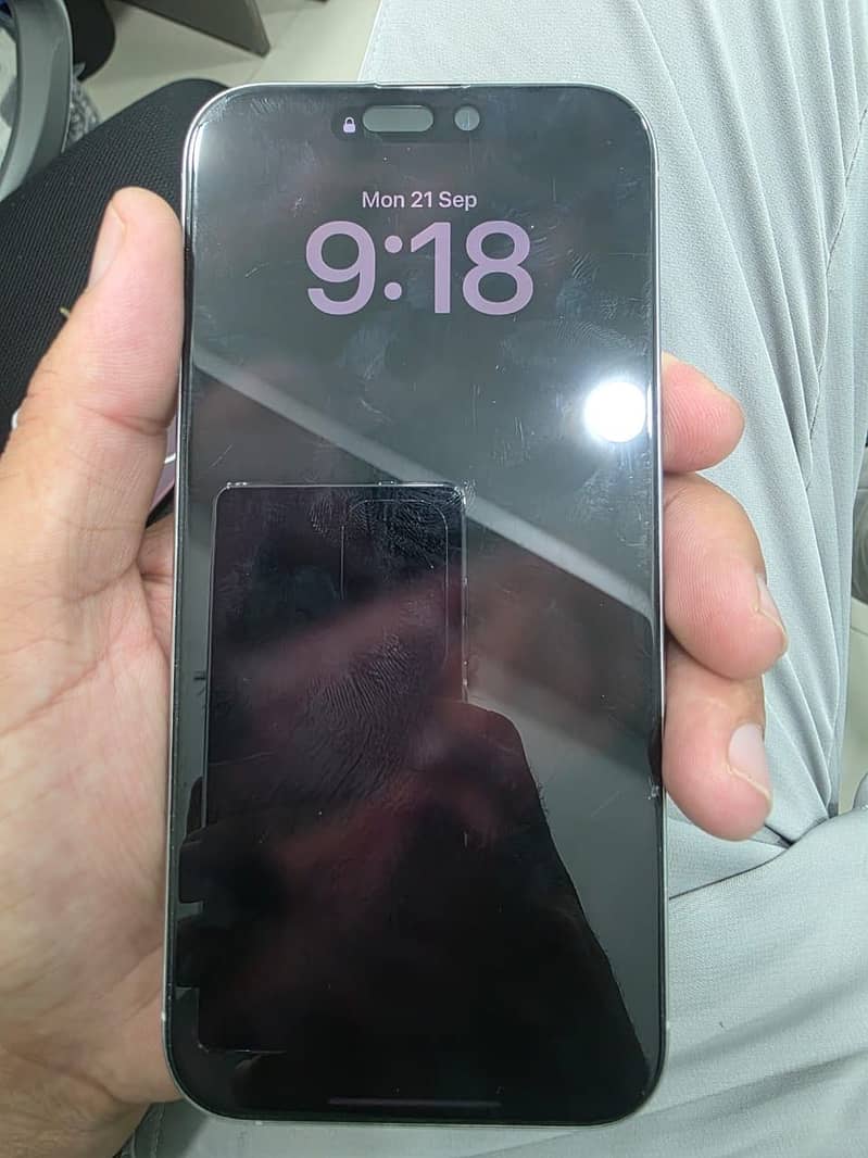 Apple iPhone 16 Pro Max 4