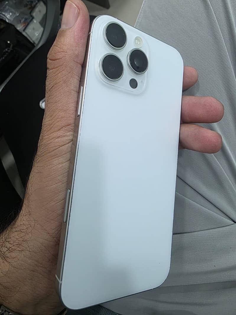 Apple iPhone 16 Pro Max 5