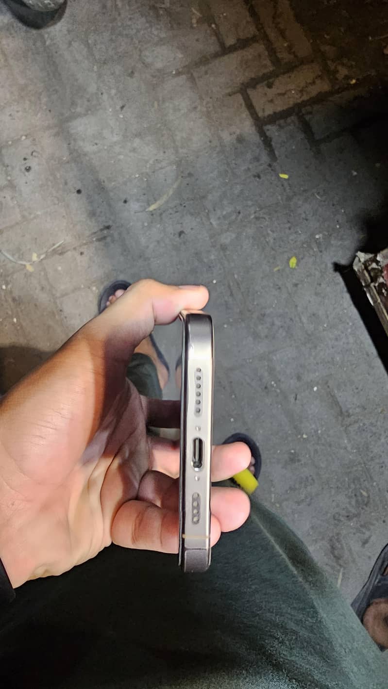 Apple iPhone 16 Pro Max 3