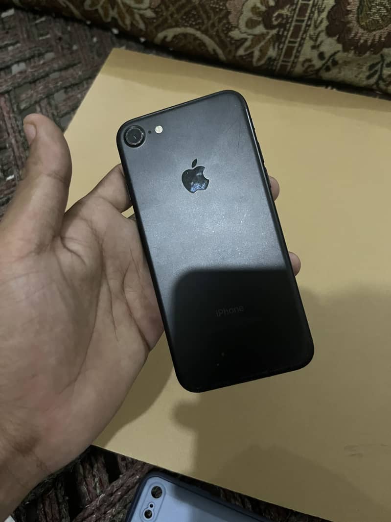 Apple iPhone 7 1