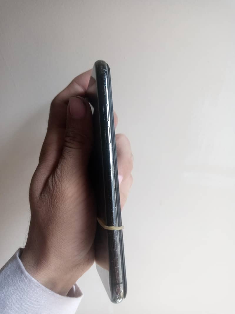 Apple iPhone X 4