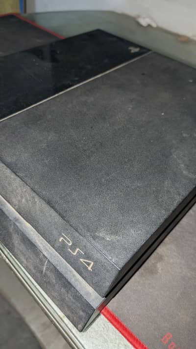 PS4 used with control and games