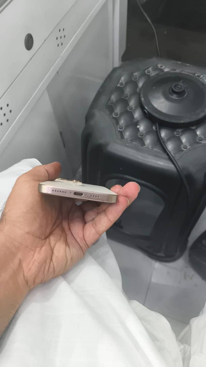 Apple iPhone 16 Pro Max 3