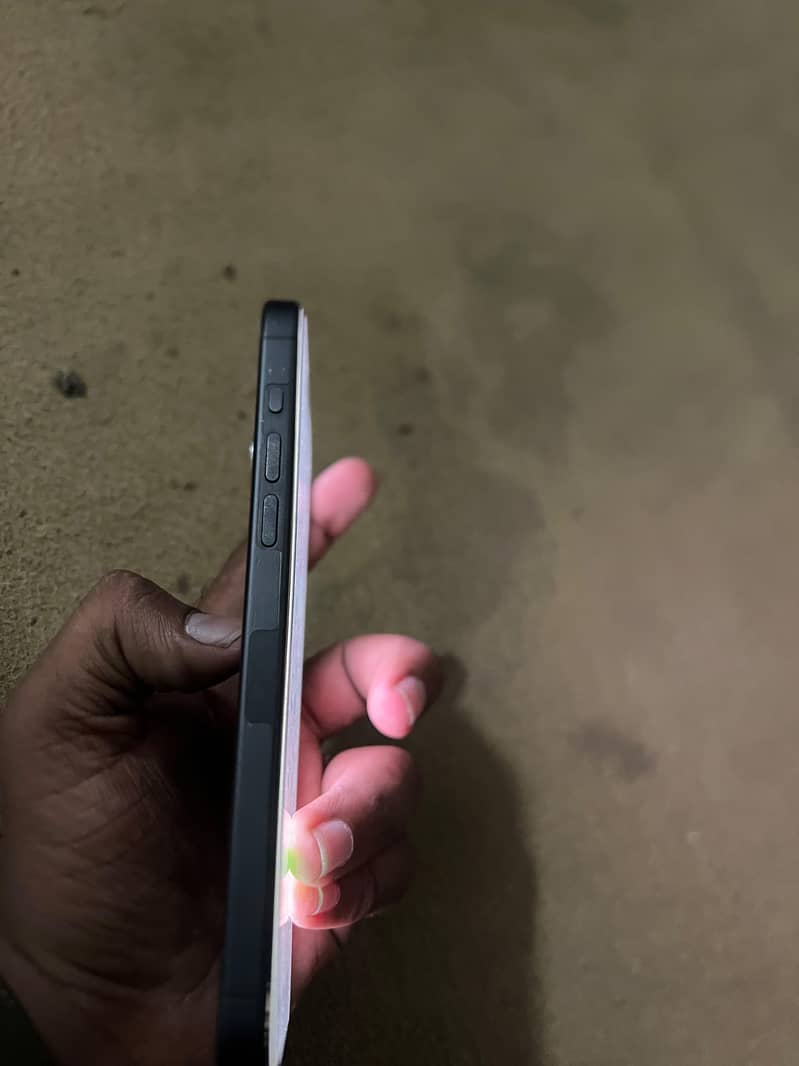 Apple iPhone 15 Pro Max 4
