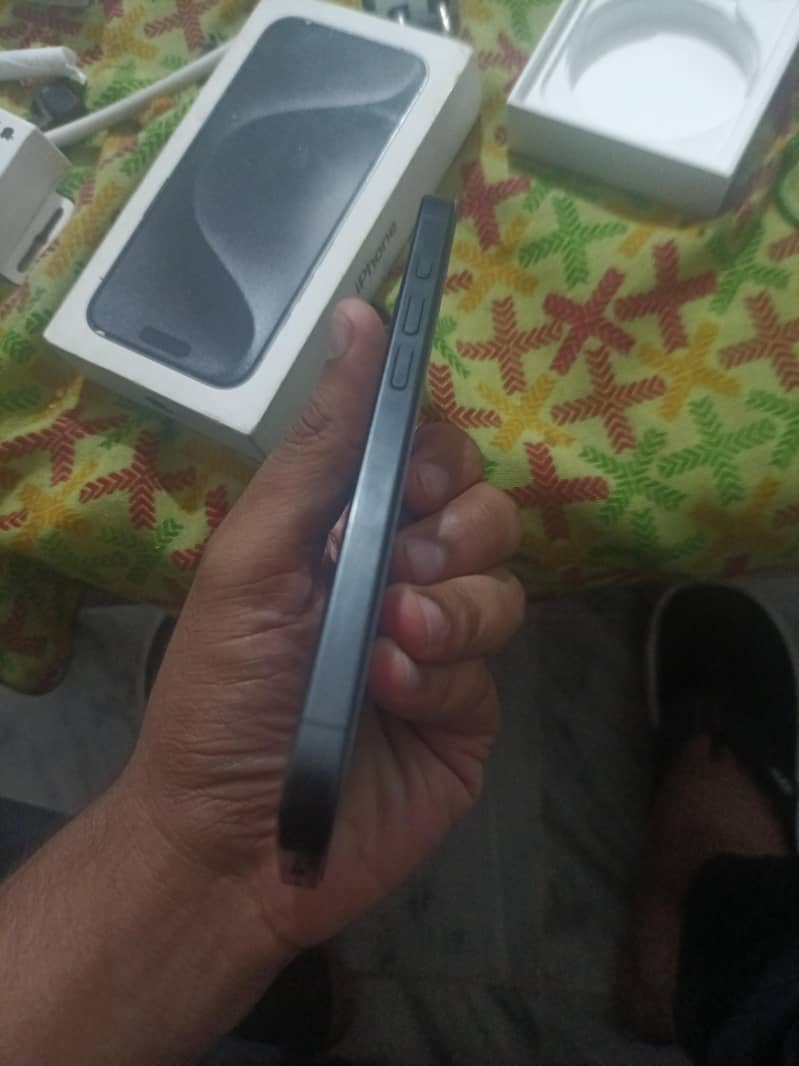 Apple iPhone 15 Pro 3