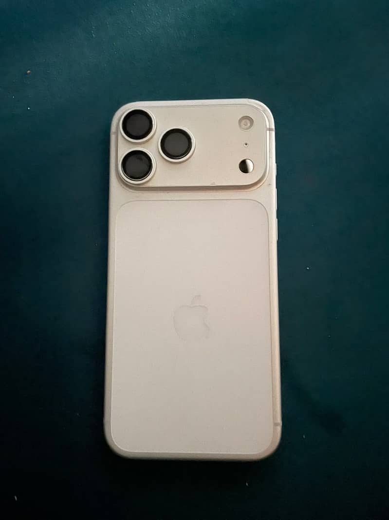 Apple iPhone 17 Pro Max 1