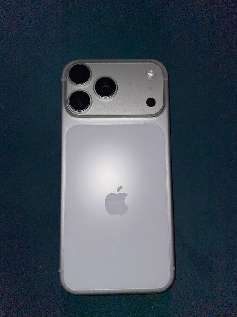 Apple iPhone 17 Pro Max 2
