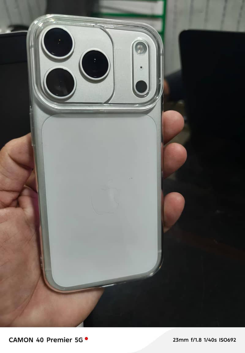 Apple iPhone 17 Pro Max 0