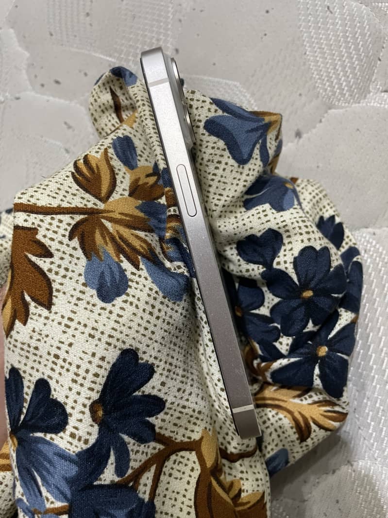 Apple iPhone 14 5
