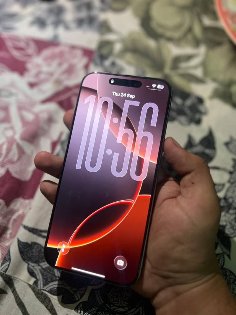 Apple iPhone 16 Pro Max 2