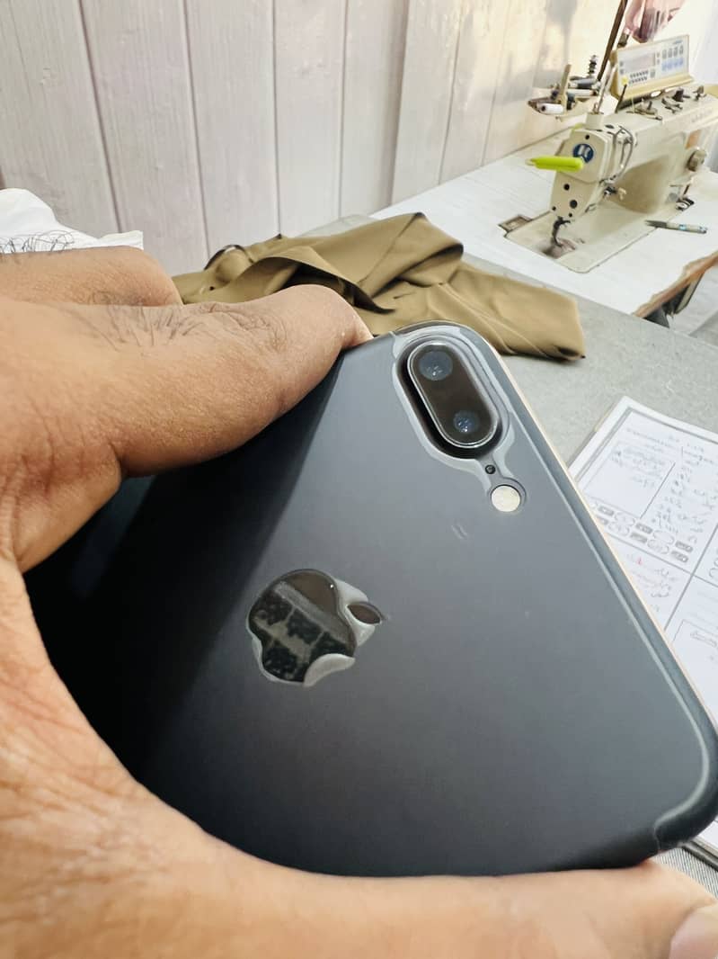 Apple iPhone 7 Plus 3