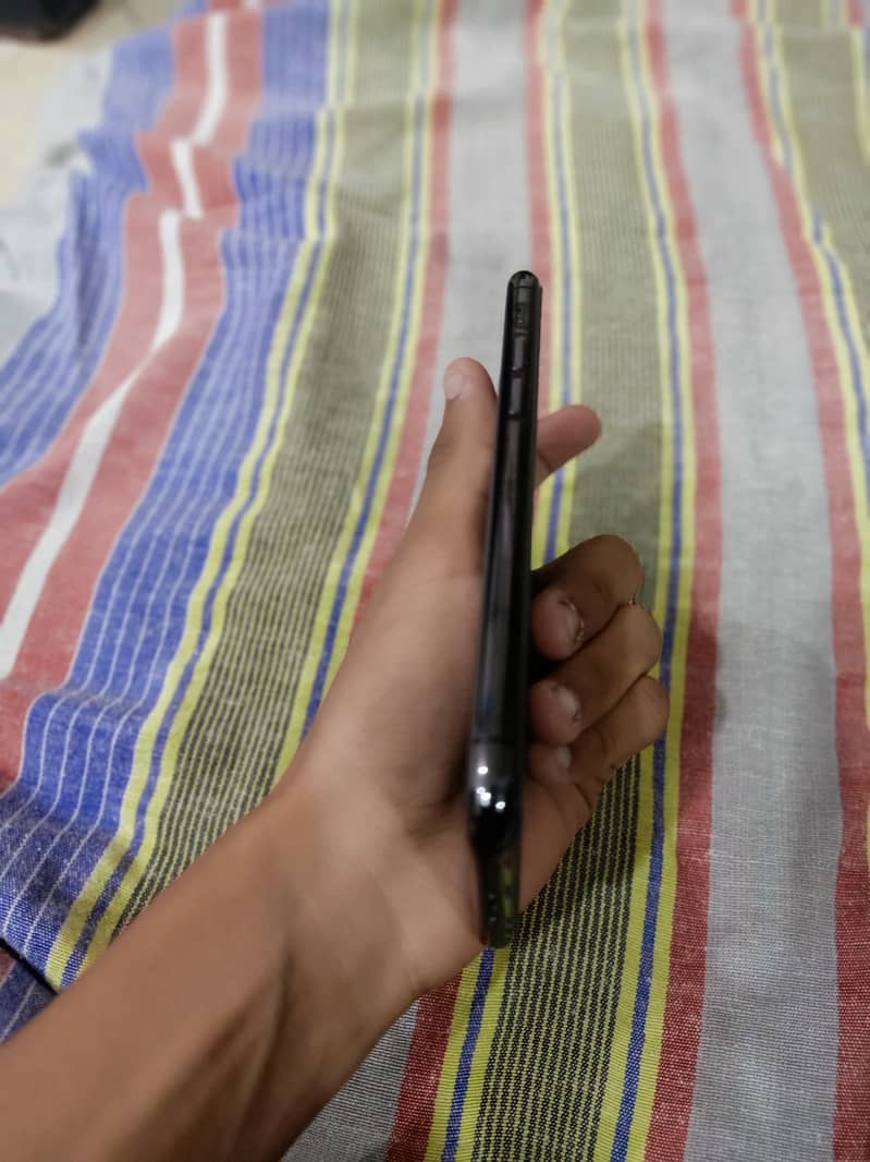 Apple iPhone 11 Pro 6