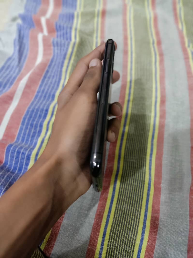 Apple iPhone 11 Pro 7