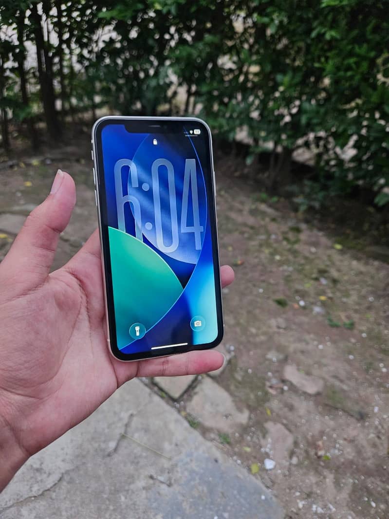 Apple iPhone 11 4