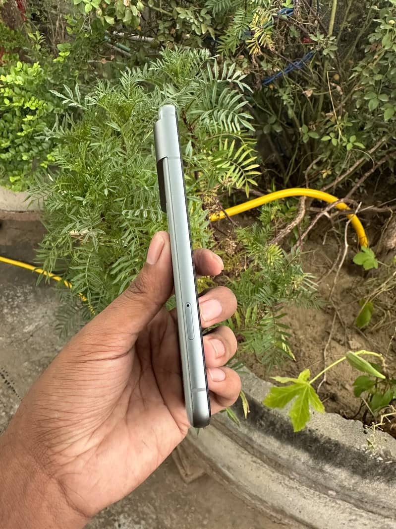 Google Pixel 8 4