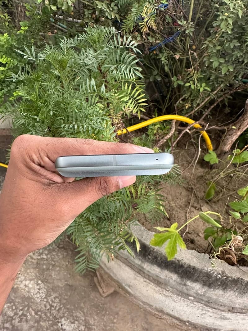 Google Pixel 8 6