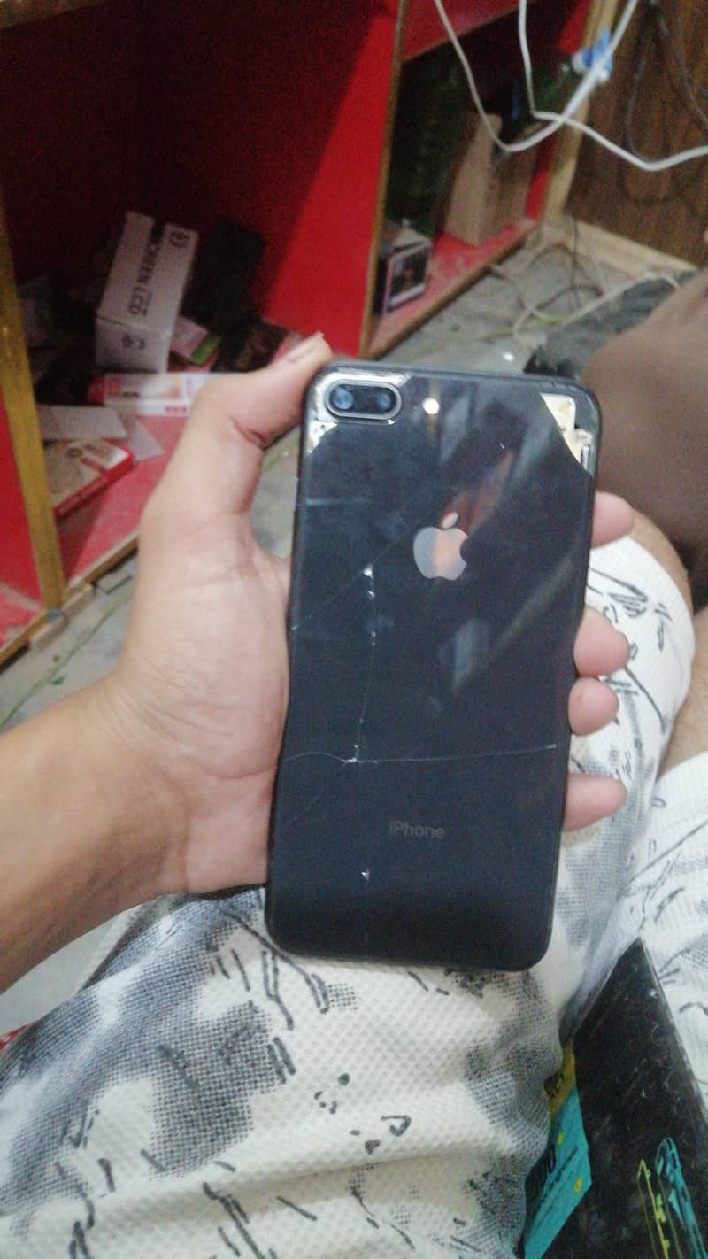 Apple iPhone 8 Plus 0