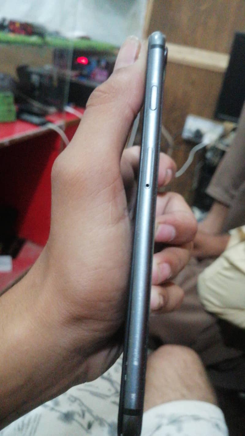 Apple iPhone 8 Plus 1