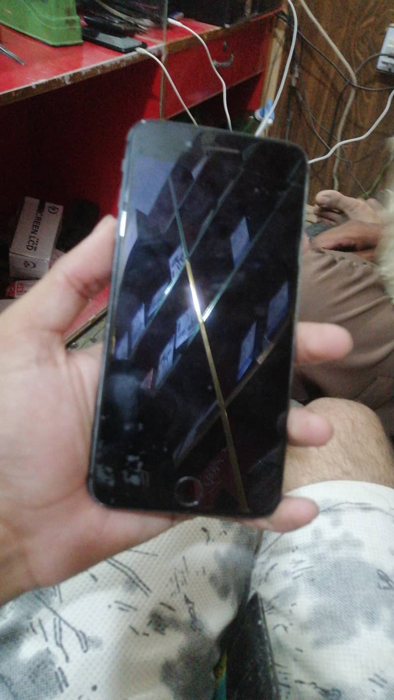 Apple iPhone 8 Plus 3