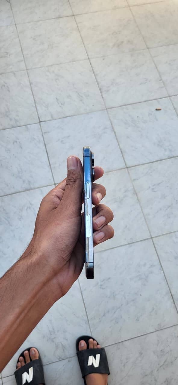 Apple iPhone 14 Pro 2