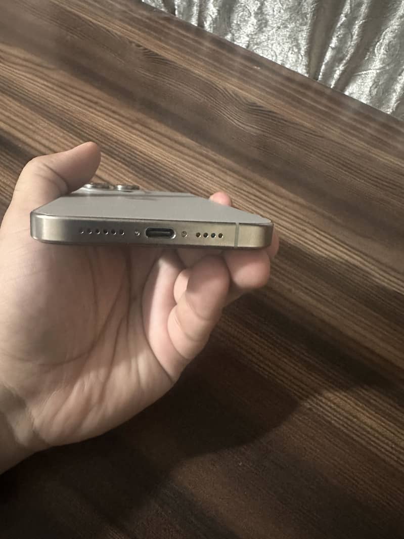 Apple iPhone 15 Pro Max 2