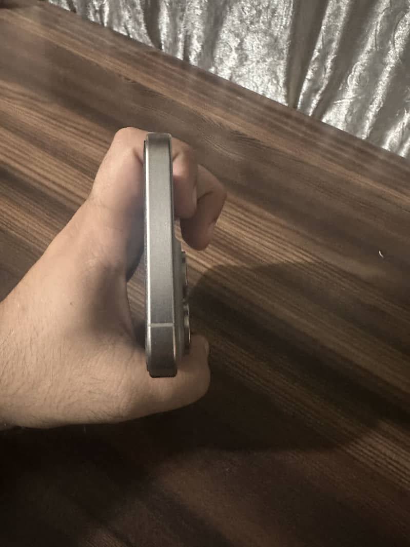 Apple iPhone 15 Pro Max 6