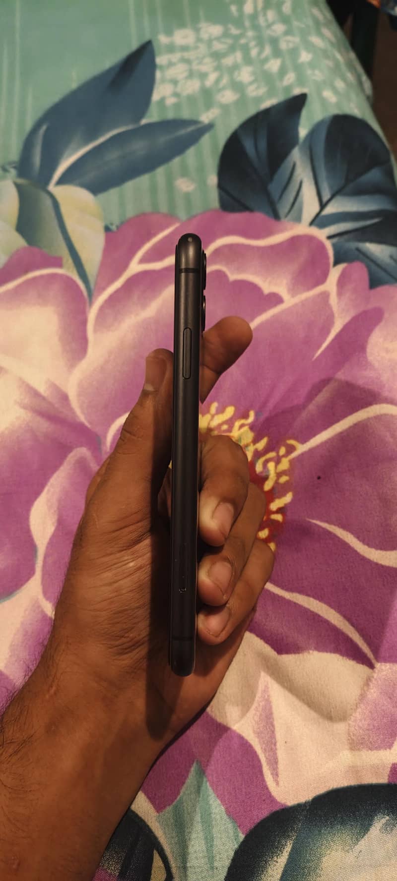 Apple iPhone 11 3