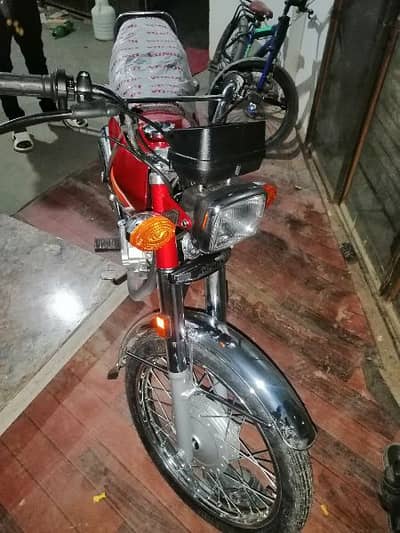 2027 model new bike ha just CSD se ghr aya ha