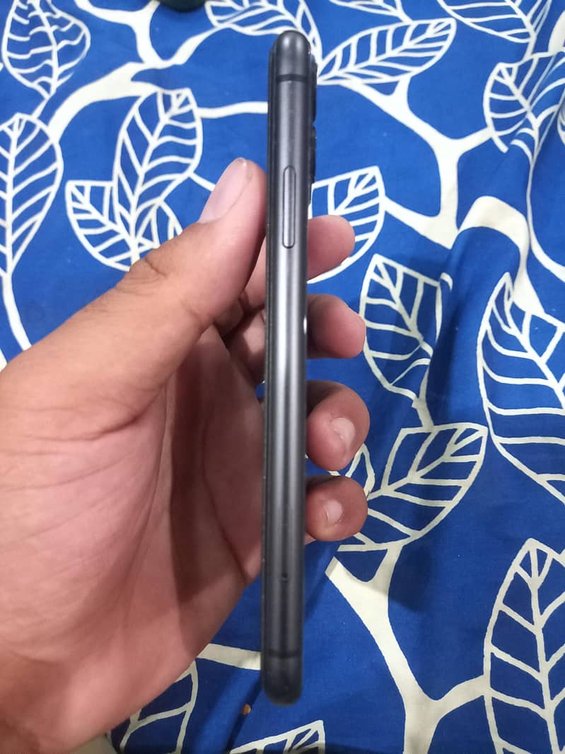 Apple iPhone 11 3