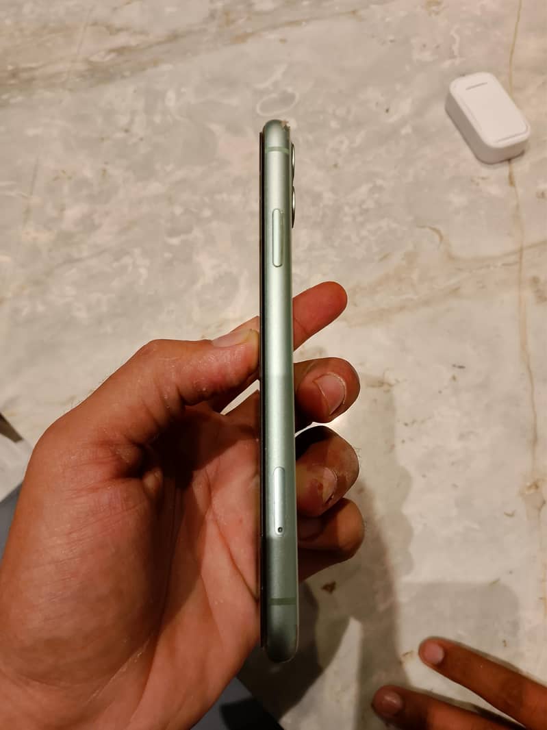 Apple iPhone 11 3