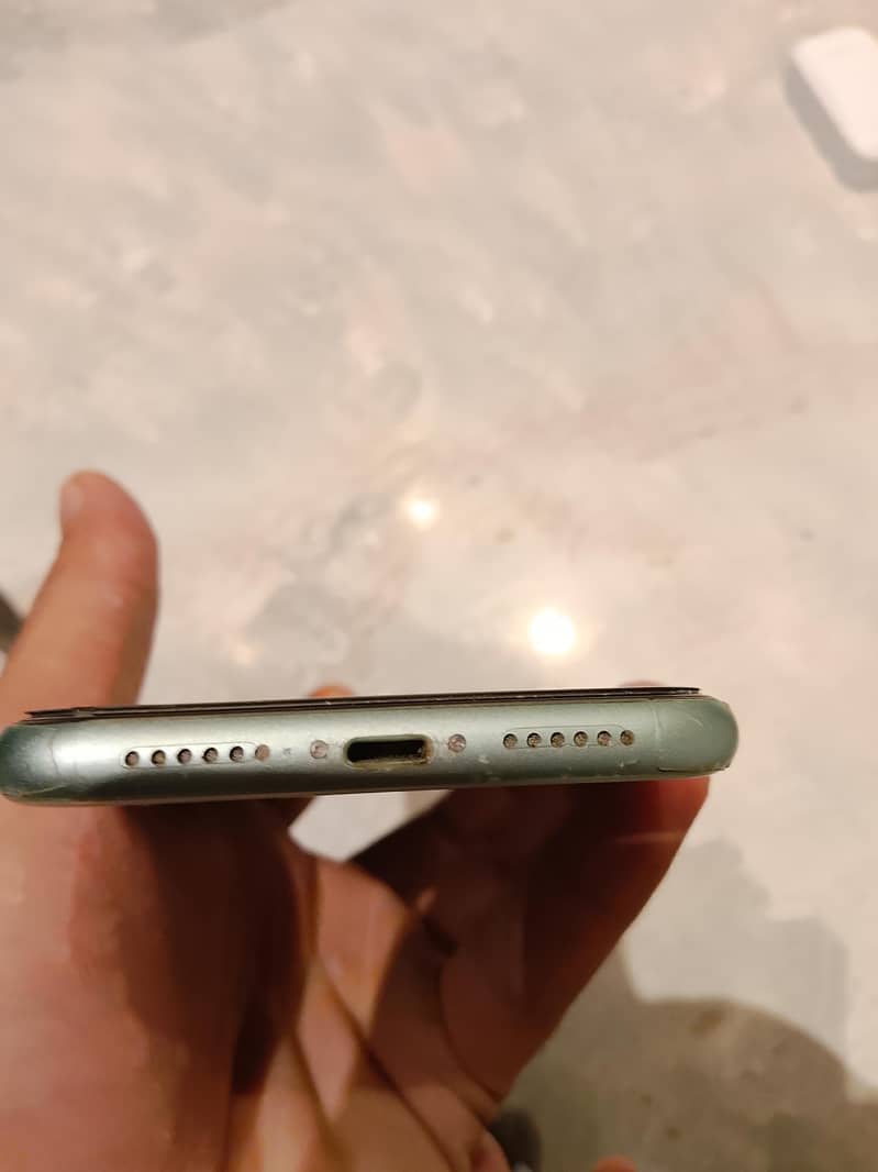 Apple iPhone 11 4