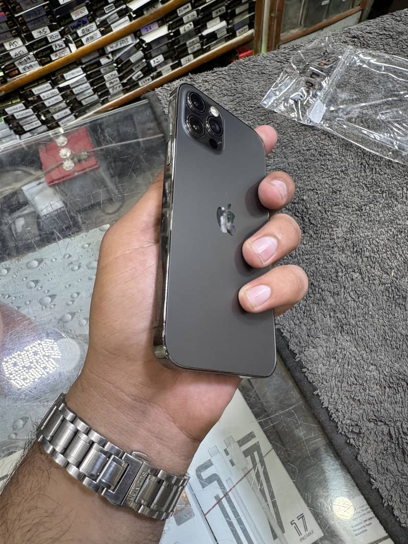 Apple iPhone 12 Pro 3
